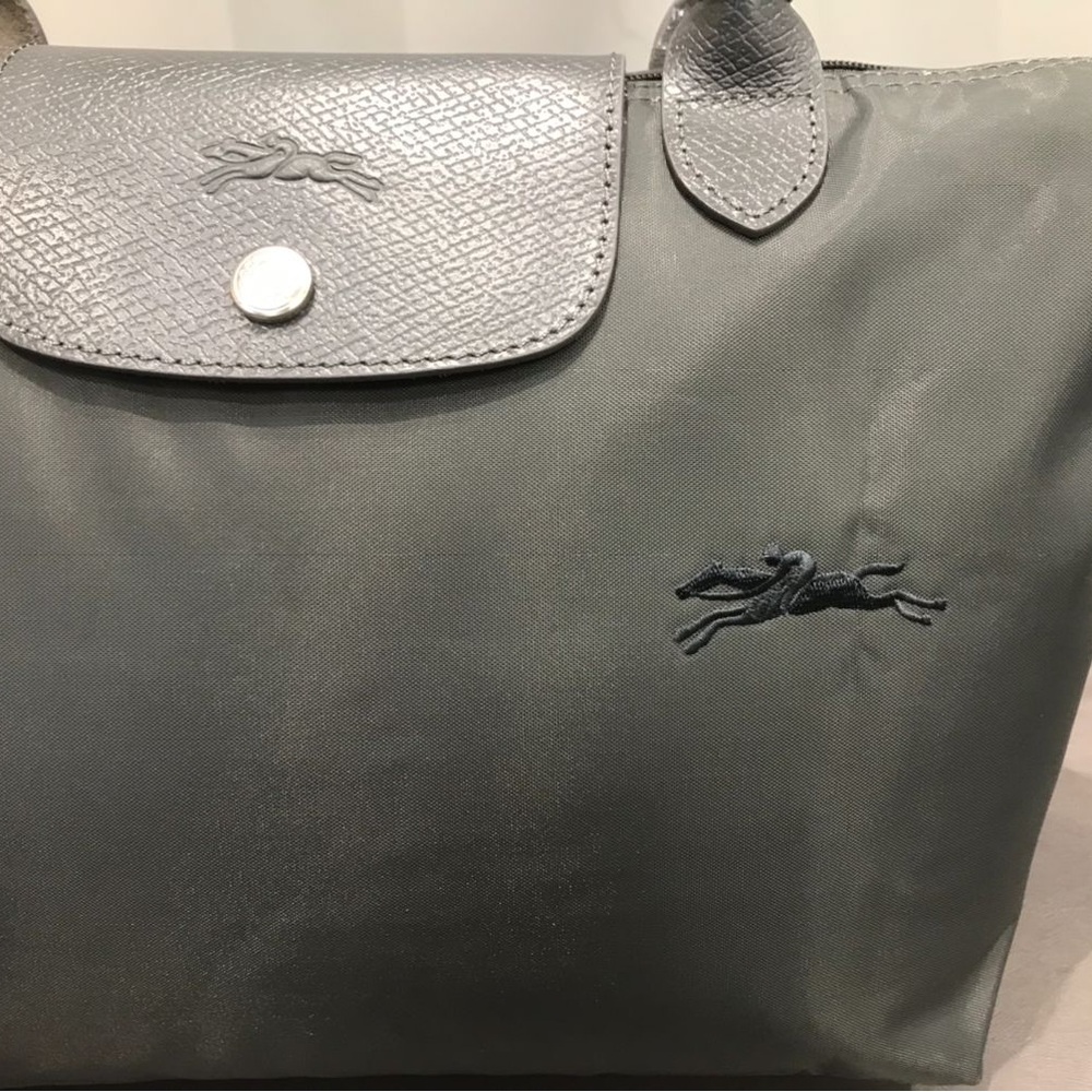 Longchamp Gray Tote Bag with Classic Shape and Sleek Material - Picture 5 of 5